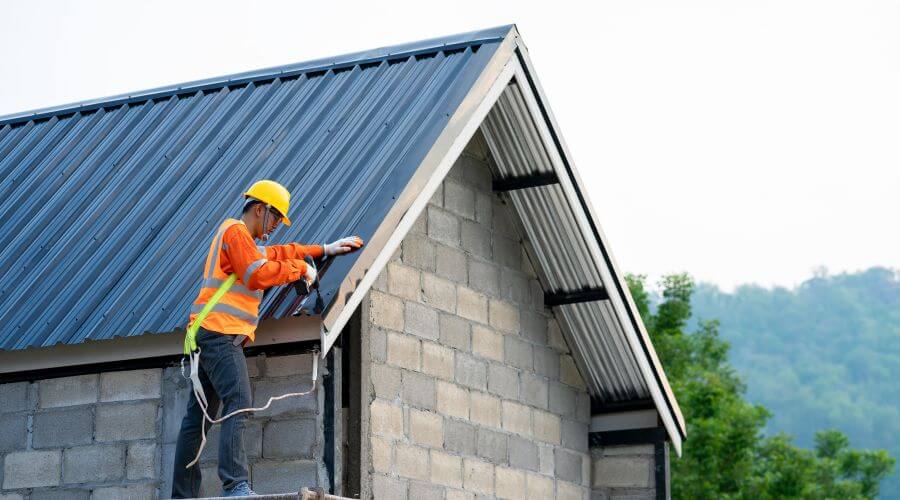 Professional residential roofers in Connersville, IN